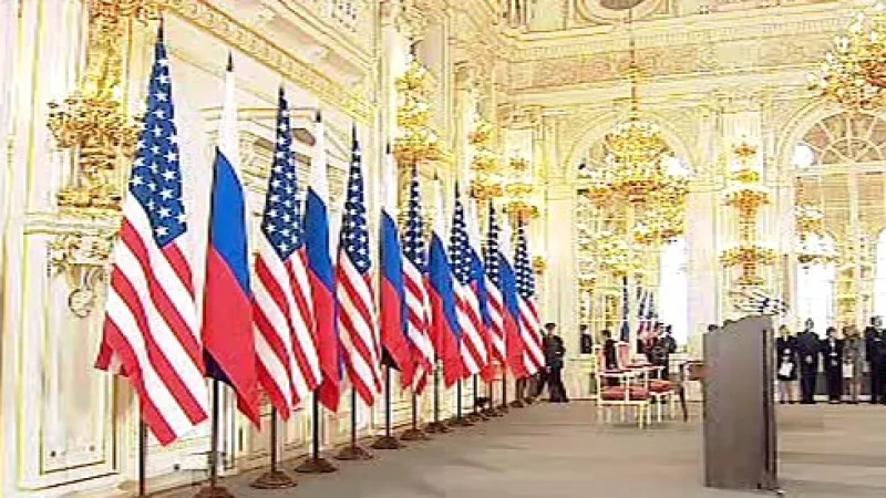 Španělský sál čeká na Baracka Obamu a Dmitrije Medvěděva