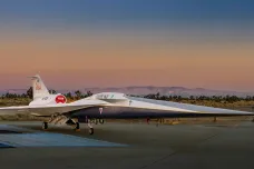 NASA představila tiché nadzvukové letadlo. Zúžená příď má eliminovat sonický třesk