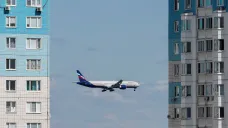 Letadlo ruské společnosti Aeroflot nad Moskvou