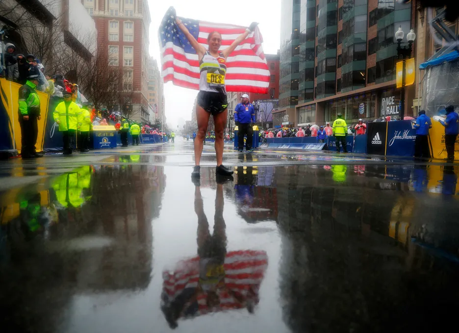 Desiree Linden, vítězka ženského závodu 122. ročníku bostonského maratonu