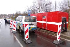 Celnice zmizely, na Karlovarsku policisté hlídají hranice z kontejneru