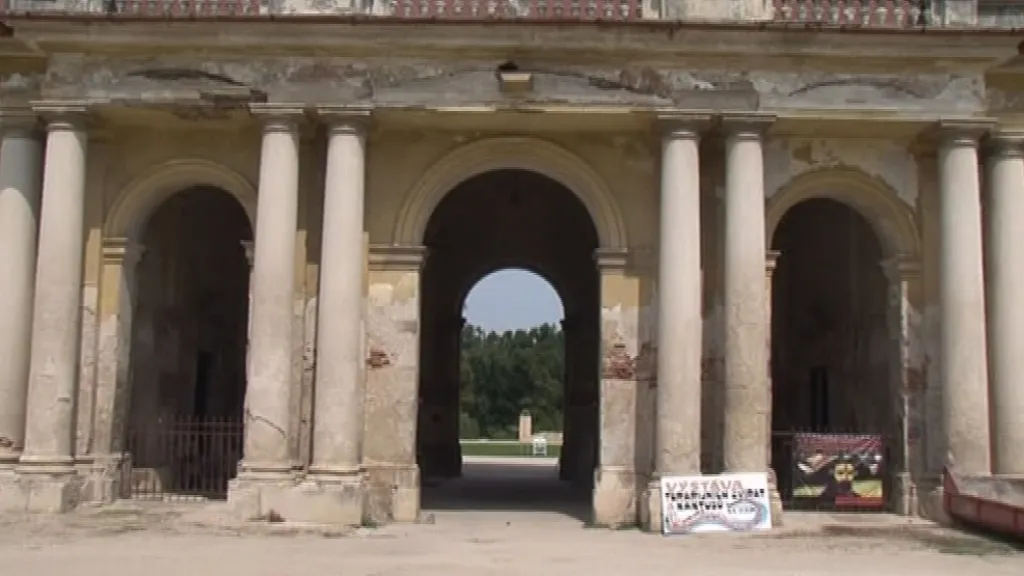 Část jízdáren sloužila jako sklady, tělocvična nebo i výstavní prostor