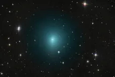 Kometa s československým rodokmenem je vidět na obloze. Stačí malý dalekohled