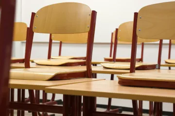Školy opět čelí výhrůžkám, ministerstvo připravilo metodiku