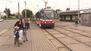 Cestující musí přestupovat na tramvaj a odtud přejet na hlavní nádraží