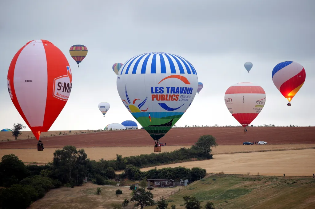 Jako v každé lidské činnosti, tak i v létání v balonech se lidé snaží překonávat rekordy. O jeden takový se pokusil Bertrand Piccard a Brian Jones. Ten jako první obletěl zemi a svůj pokus úspěšně dokončil 21. března 1999