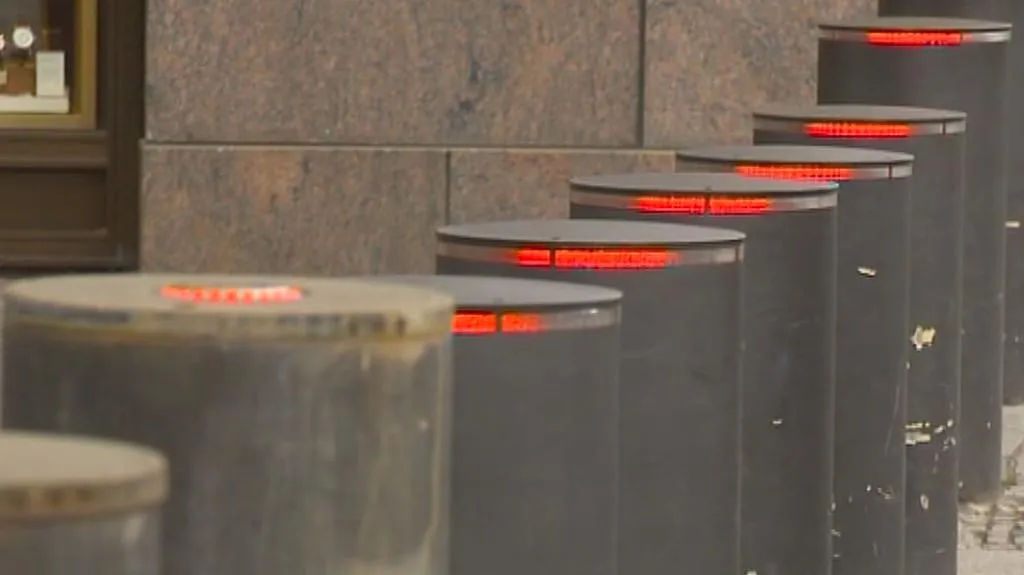 Bezpečnostní zábrany před velvyslanectvím Británie v Berlíně