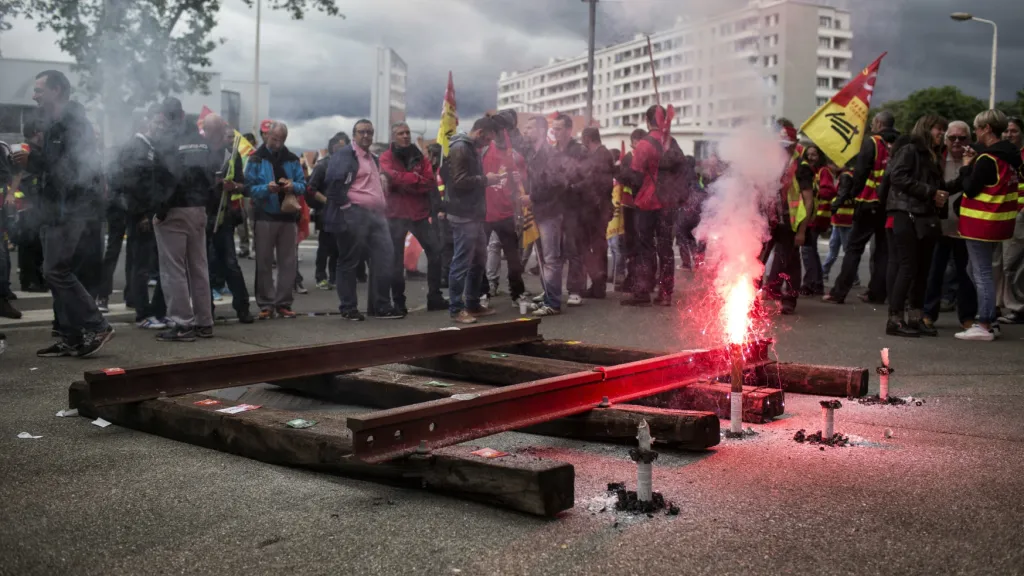 Demonstrace francouzských zaměstnanců v železniční dopravě