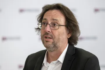 Historik Ladislav Kudrna zůstává ředitelem ÚSTR