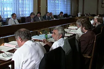 30 let zpět: Hodnocení české vlády po jejím posledním zasedání