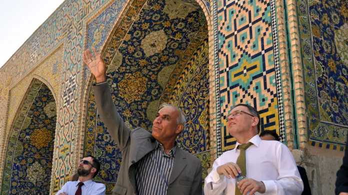 Lubomír Zaorálek si prohlédl mešitu v centru Isfahánu.