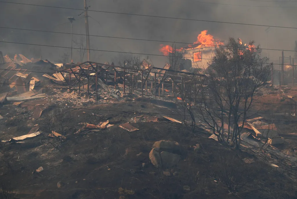 Oheň se rychle rozšířil a zpustošil pobřežní města Viňa del Mar a Valparaíso