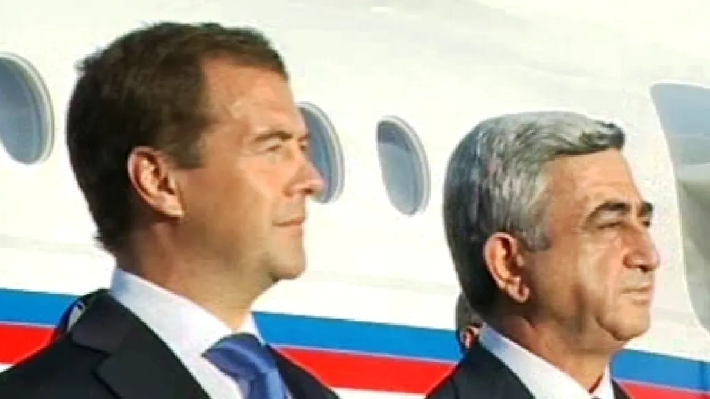 Dmitrij Medvěděv a Serž Sargsjan