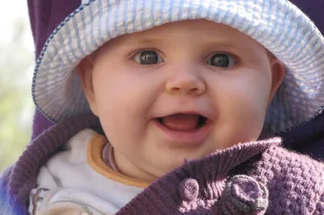 Zpívání novorozencům je základ pro rozvoj jejich řeči, ukázala studie