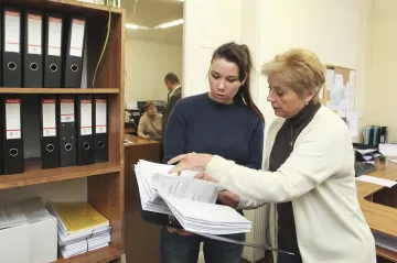 Odpověď na žádost o informace si mohou úřady účtovat. Cenu ale musí určit předem, rozhodl Ústavní soud