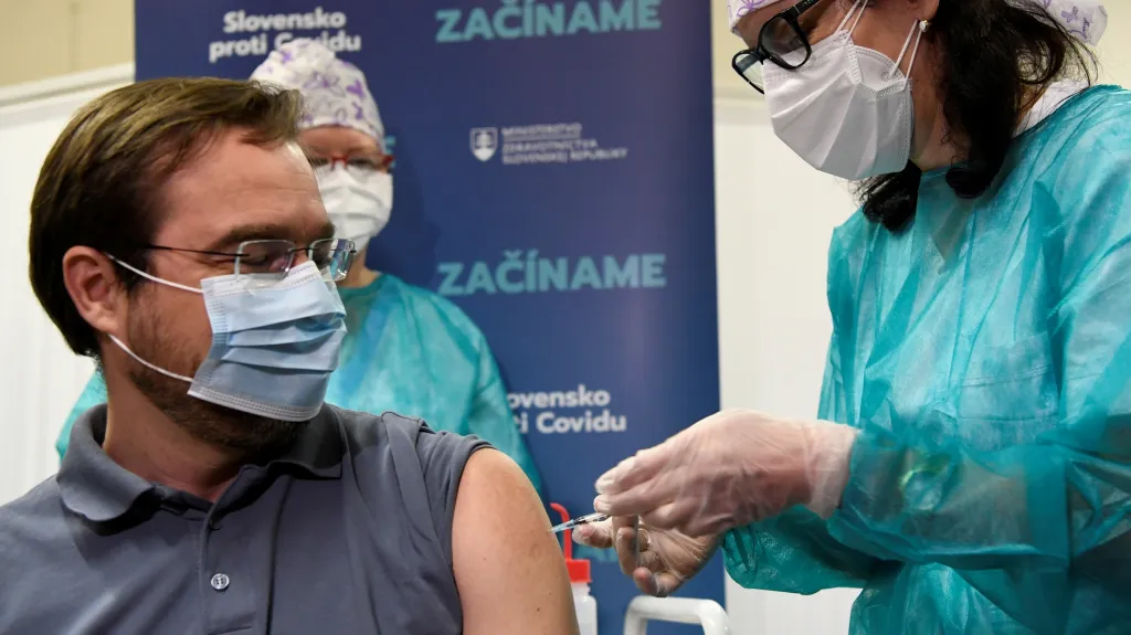 Marek Krajčí během očkování proti covidu-19