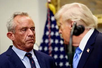 Paracetamol je bezpečný, vzkazují vědci Trumpovi