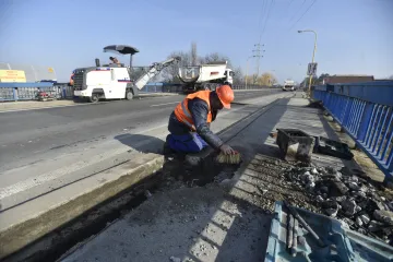 Začala oprava otrokovického mostu. Potrvá do října