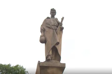 Nechat rudoarmějce na náměstí, nebo odvézt? Část pardubických zastupitelů chce, aby rozhodli lidé v referendu