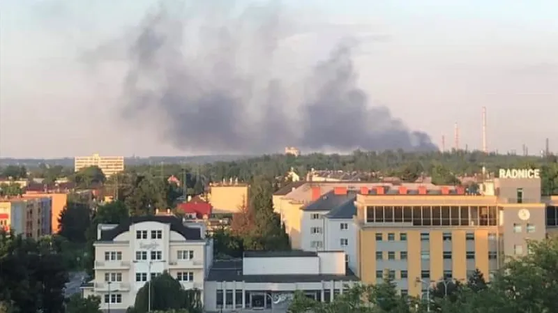 Kouř bylo vidět i desítky kilometrů daleko