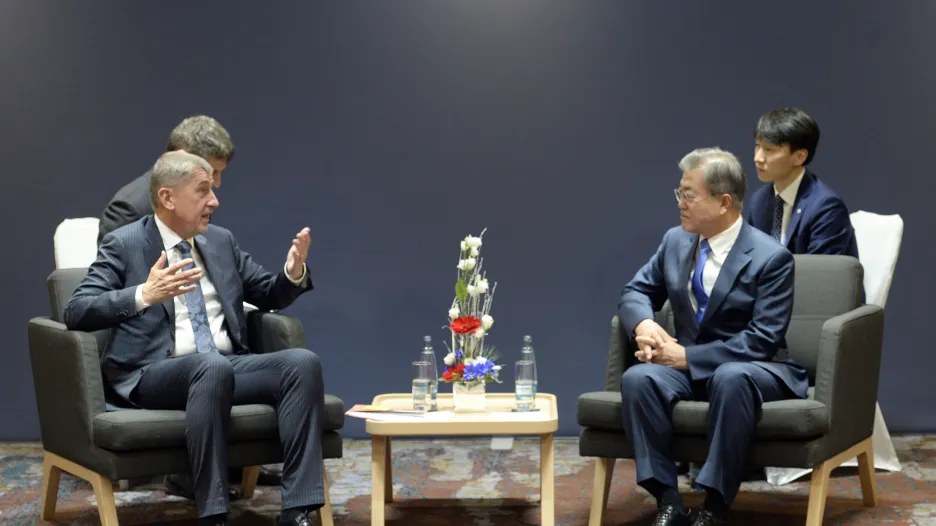 Český premiér Andrej Babiš a jihokorejský prezident Mun Če-in