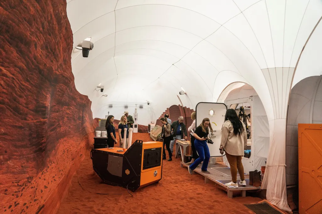 Nové výcvikové centrum umožní astronautům secvičit své první krůčky po povrchu Marsu nanečisto