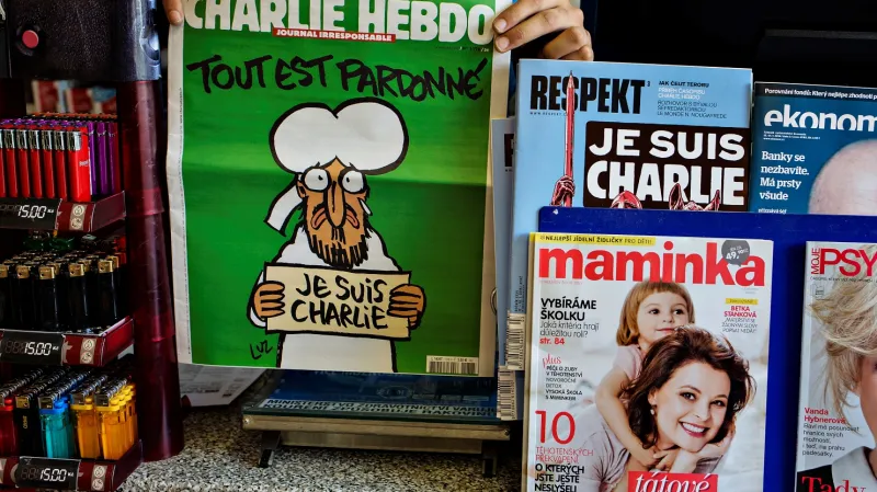 První výtisky Charlie Hebdo na českých stáncích