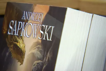 Zaklínač loví jeden úspěch za druhým, se seriálem mu roste popularita