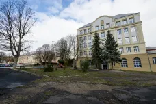 Policie prověřuje zneužívání nezletilých studentek na biskupském gymnáziu v Krupce