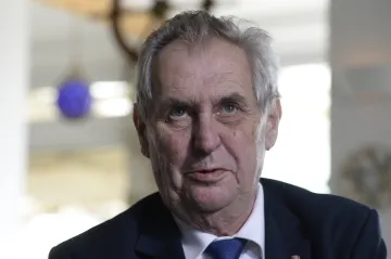 Zeman vzbudil v Rakousku vášně kvůli slovům, že česká škola nedostala ani šilink. Omluvil se