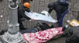 Boje v Kyjevě (upozornění: drastické záběry)