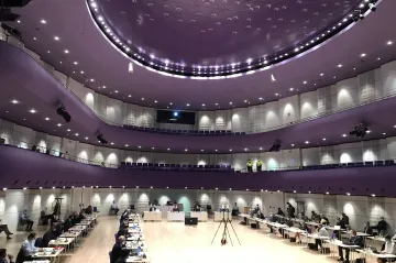 Hlasování s rozestupy. Zlínské zastupitelstvo se kvůli koronaviru sešlo v Kongresovém centru