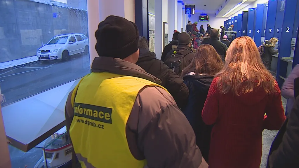 V budově brněnského dopravního podniku radili lidem s jízdenkami informátoři