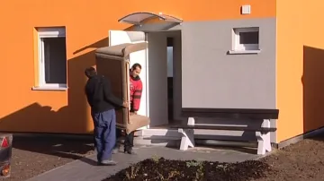 Obyvatelé Holešova se stěhují do kontejnerových domků