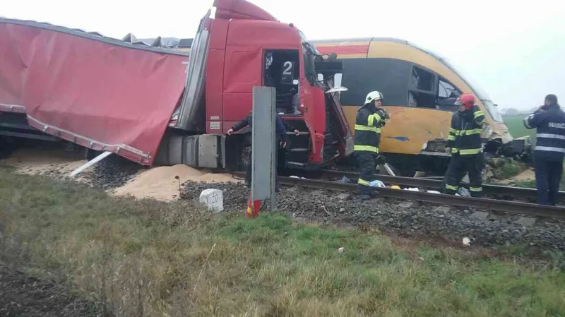 Srážka vlaku RegioJet s kamionem