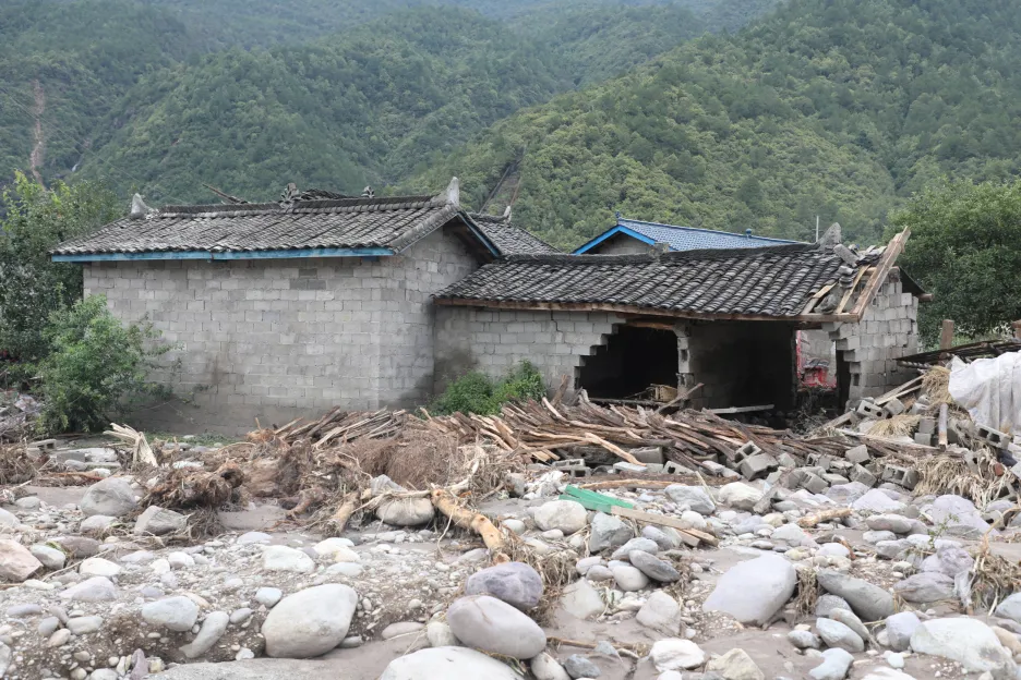 Silné záplavy v Číně v oblasti Sečuán mají na svědomí životy lidí
