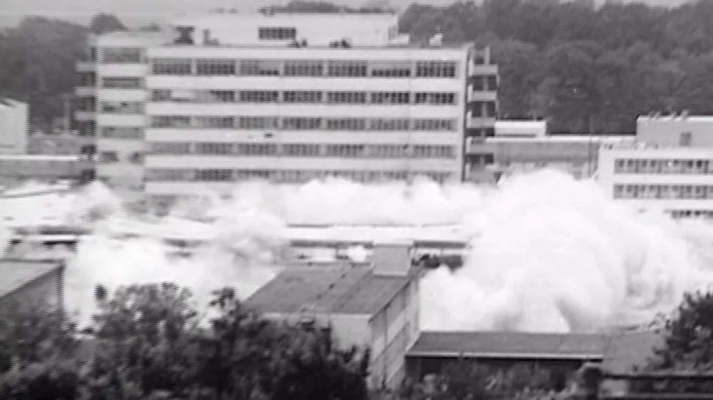 Zřícení haly Mesitu v Uherském Hradišti v roce 1984