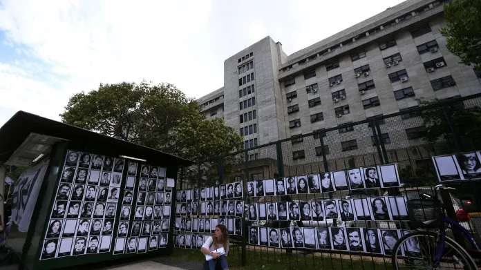 Fotografie Argentinců pohřešovaných z dob vojenské diktatury