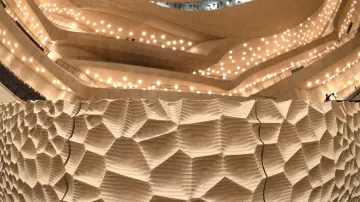Sádrové obložení Velkého sálu má zajistit prvotřídní akustiku
