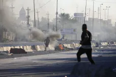 Nepokoje v Iráku. Policie zastřelila demonstranta, blokáda přístavu pokračuje