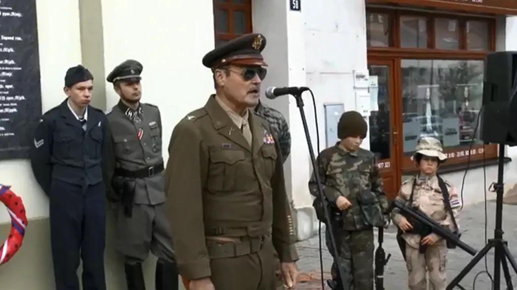 Muž přišel na pietu v Rakovníku v uniformě SS