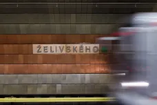 Závada zastavila metro mezi Želivského a Dejvickou, provoz byl již obnoven