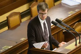 Piráti kritizují neúčast Stanjury na schůzi o nedůvěře vládě