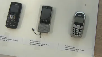 Dražily se i mobilní telefony