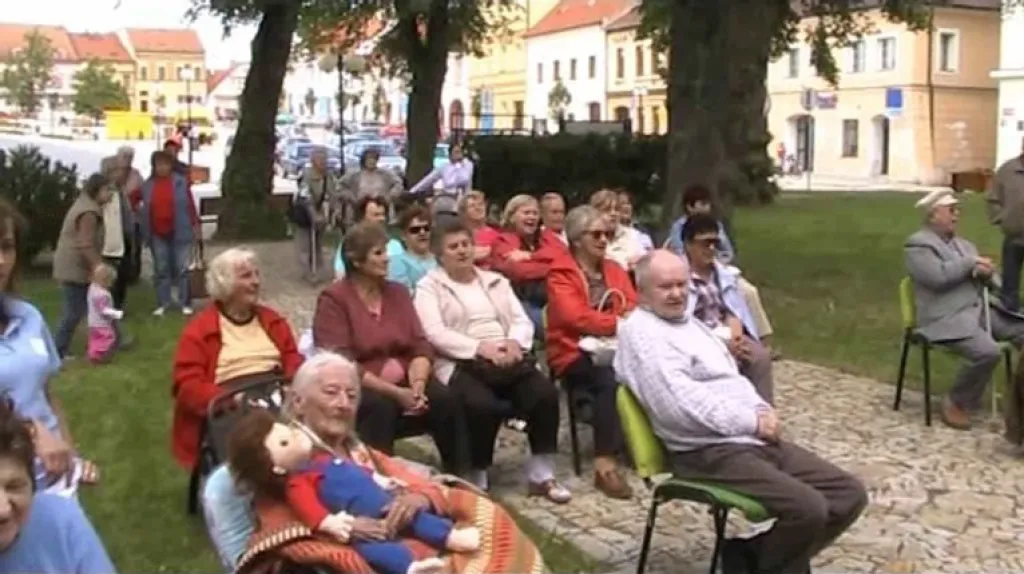 Senioři v Bechyni přivítali léto