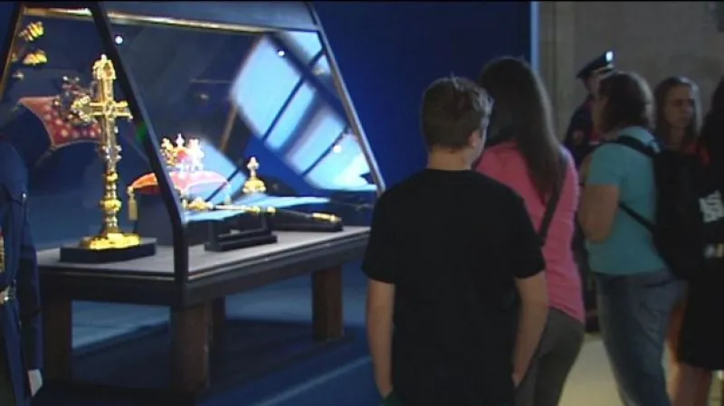 Výstava korunovačních klenotů skončila