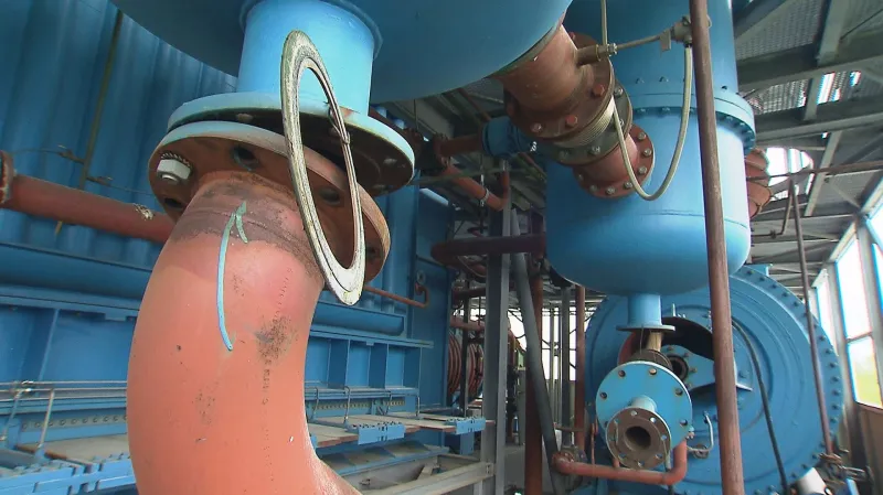 Stroj za 140 milionů měl pomoci se sanacemi lagun. Zůstal ale bez využití