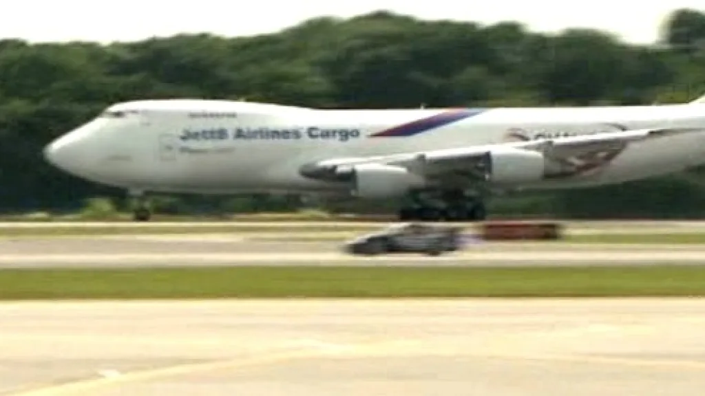 Boeing 747 vs. Porsche GT3