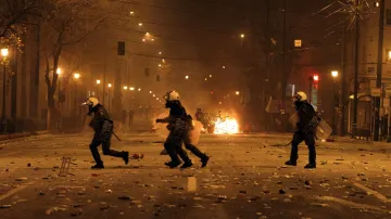 Střety řeckých demonstrantů s policií