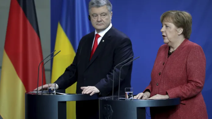 Ukrjainský prezident Petro Porošenko a německá kancléřka Angela Merkelová